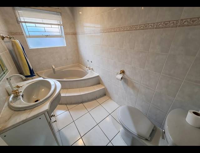 3 BEDROOM TOWNHOUSE FOR SALE IN VANDERBIJLPARK SE 3